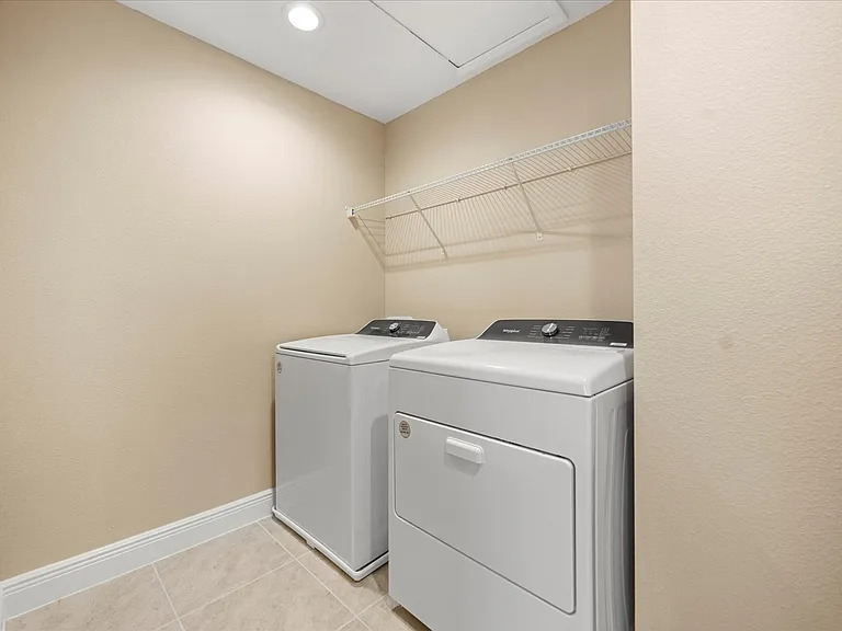 2049 Heart Lake Dr — Photo 24