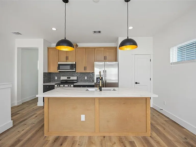 8009 Cora St — Photo 5