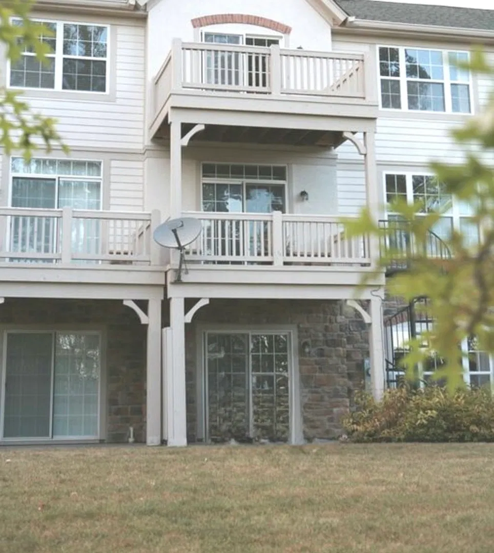 3 bed, 2.5 bath, 3000 sqft, $3,700 — Photo 2