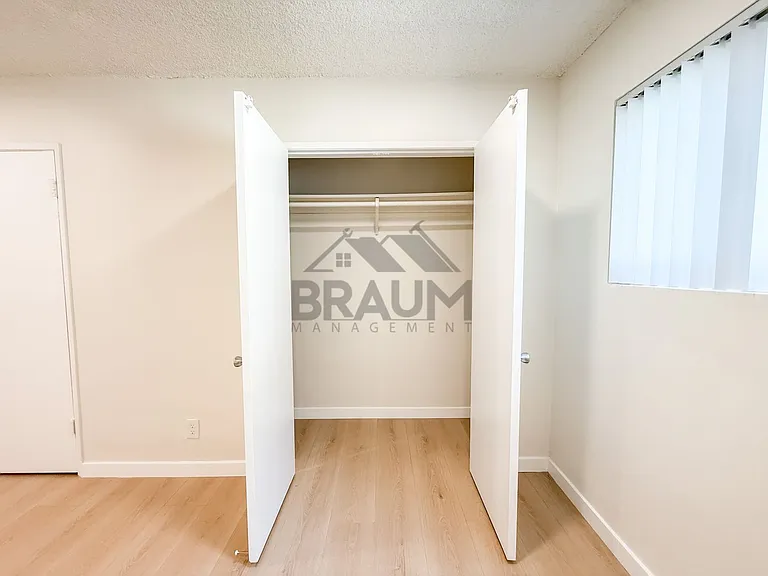 6041 WHITSETT — Photo 20