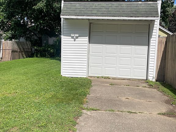 3rd image of 3632 Torrance Dr