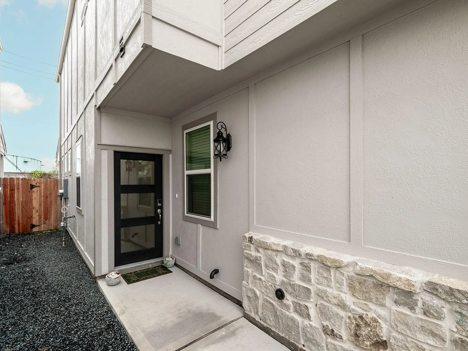 3 bed, 3.0 bath, 2130 sqft, $2,850 — Photo 4