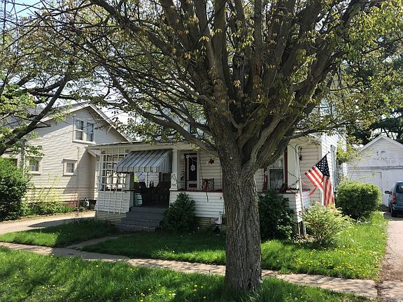 3rd image of 135 Mathews Ave