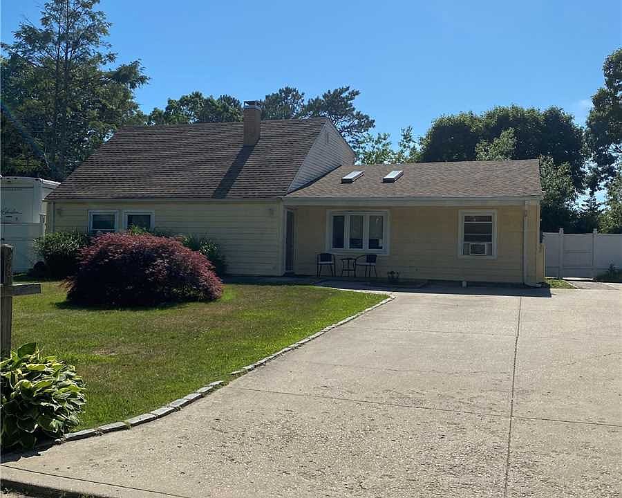 1st image of 28 Blackpine Dr