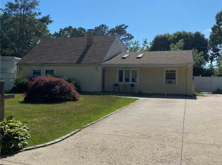 28 Blackpine Dr, Medford, NY 11763