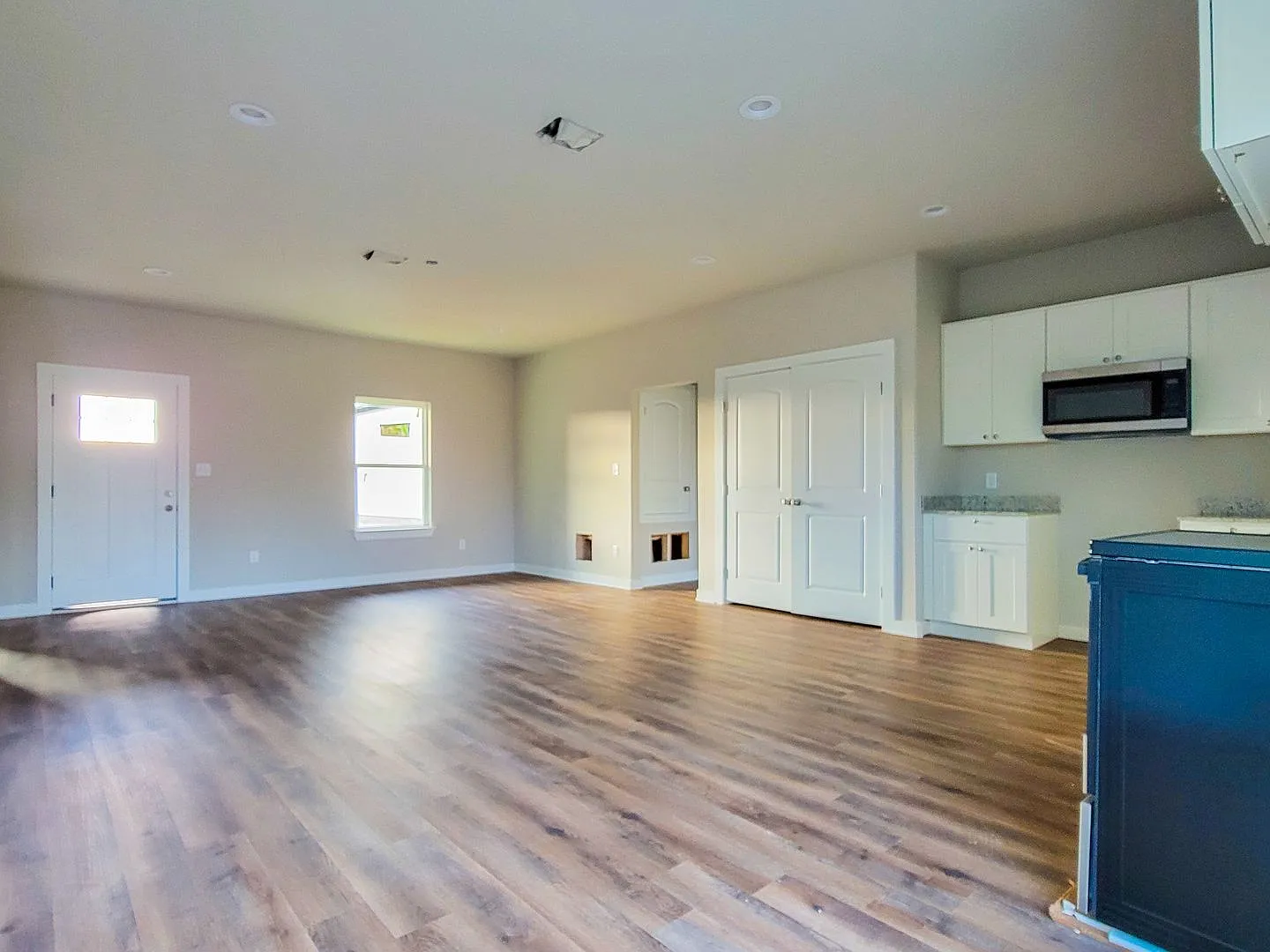 Gorgeous 3 Bed 2 Bath Home in Corsicana! — Photo 4