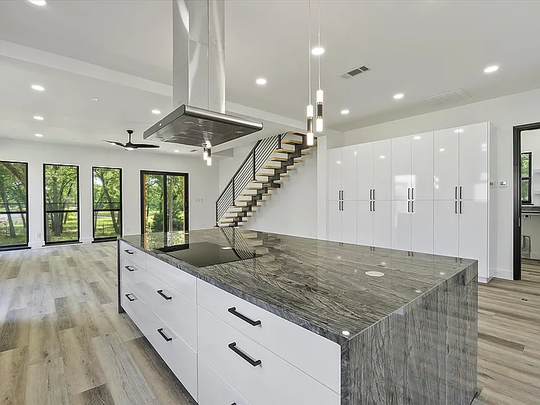 2811 Rodeo Dr — Photo 28