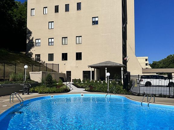 2nd image of 655 Whitaker Blvd W #402E