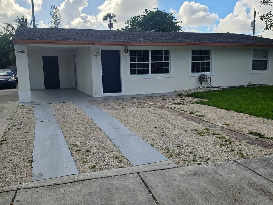 1st image of 2200 SW 42nd Ter