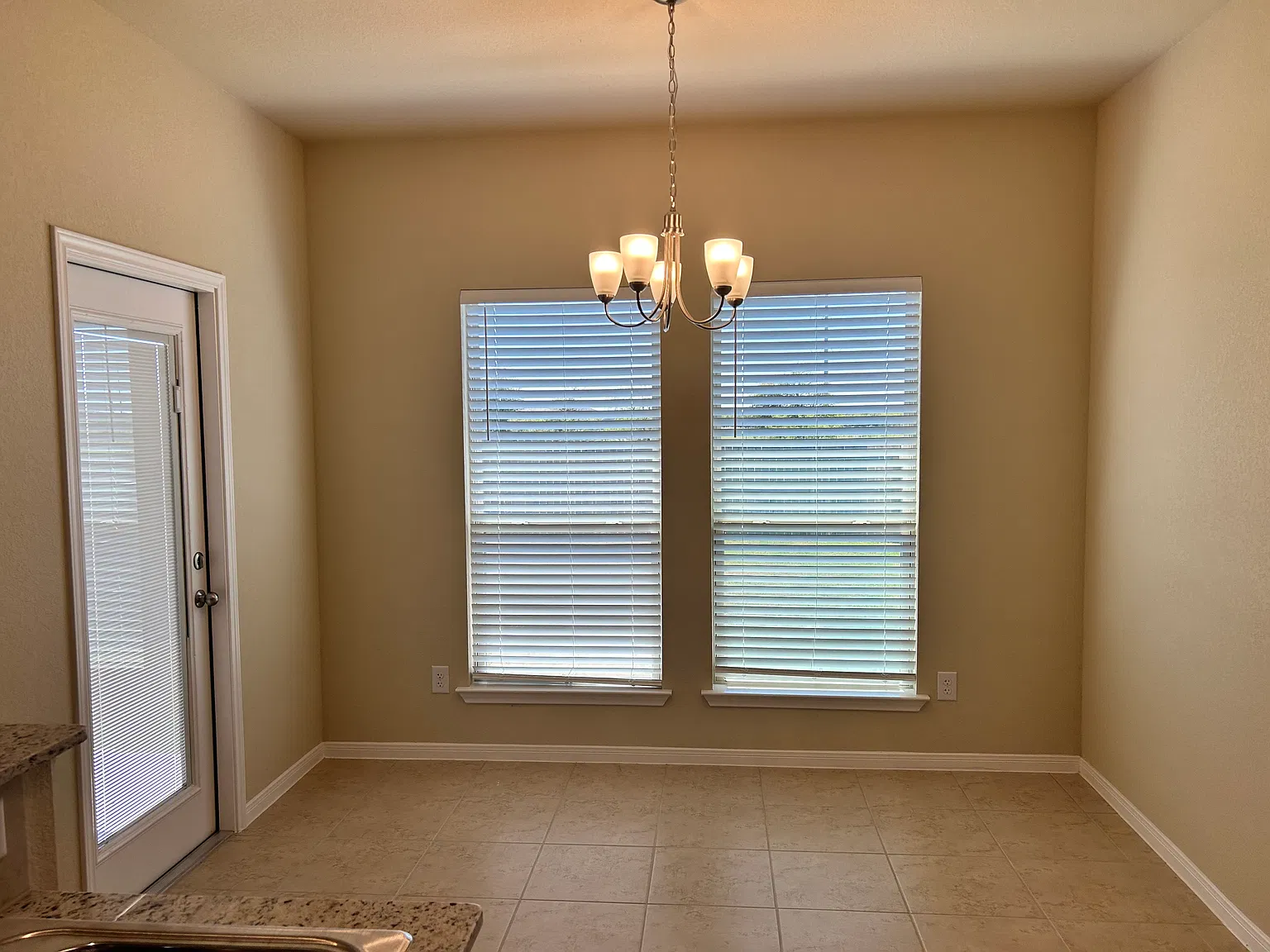 3 bed, 1363 sqft, $1,695 — Photo 4
