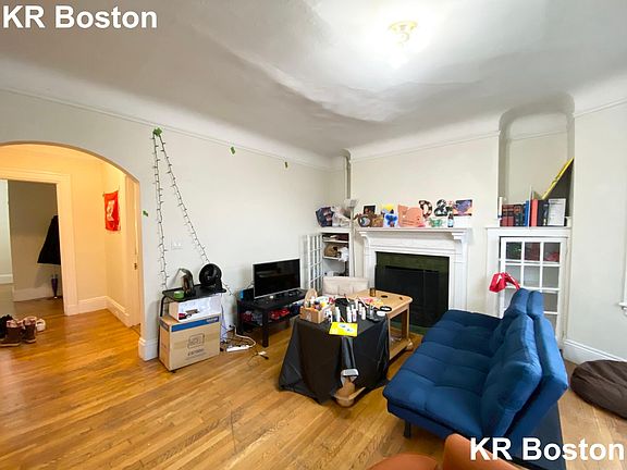 4th image of 48 Babcock St APT 3A