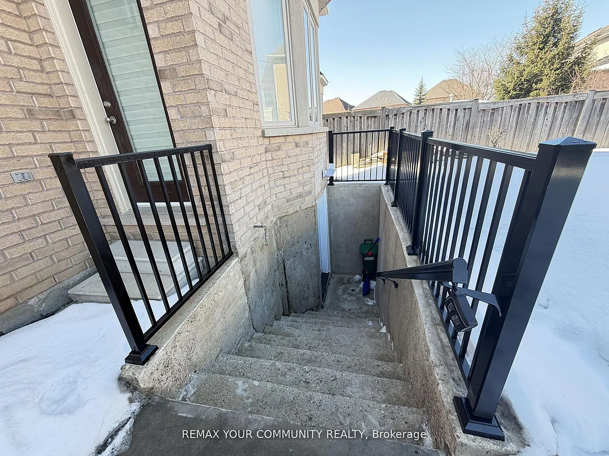 Building Photo - 22 Stanton Ave #BASEMENT