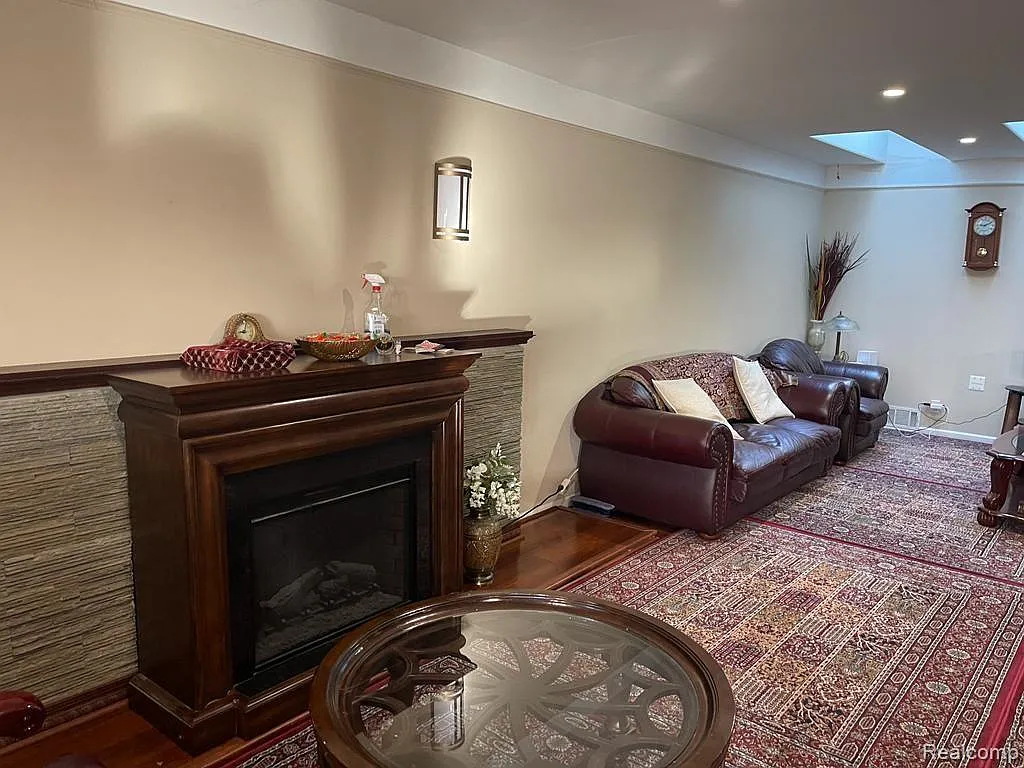 2 bed, 2.0 bath, 1500 sqft, $3,000 — Photo 3