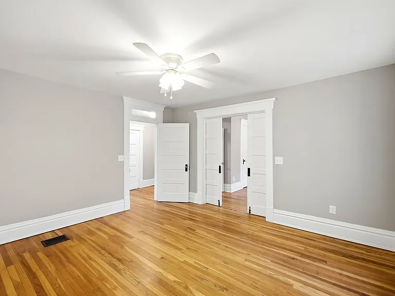 342 Taylor Ave — Photo 2