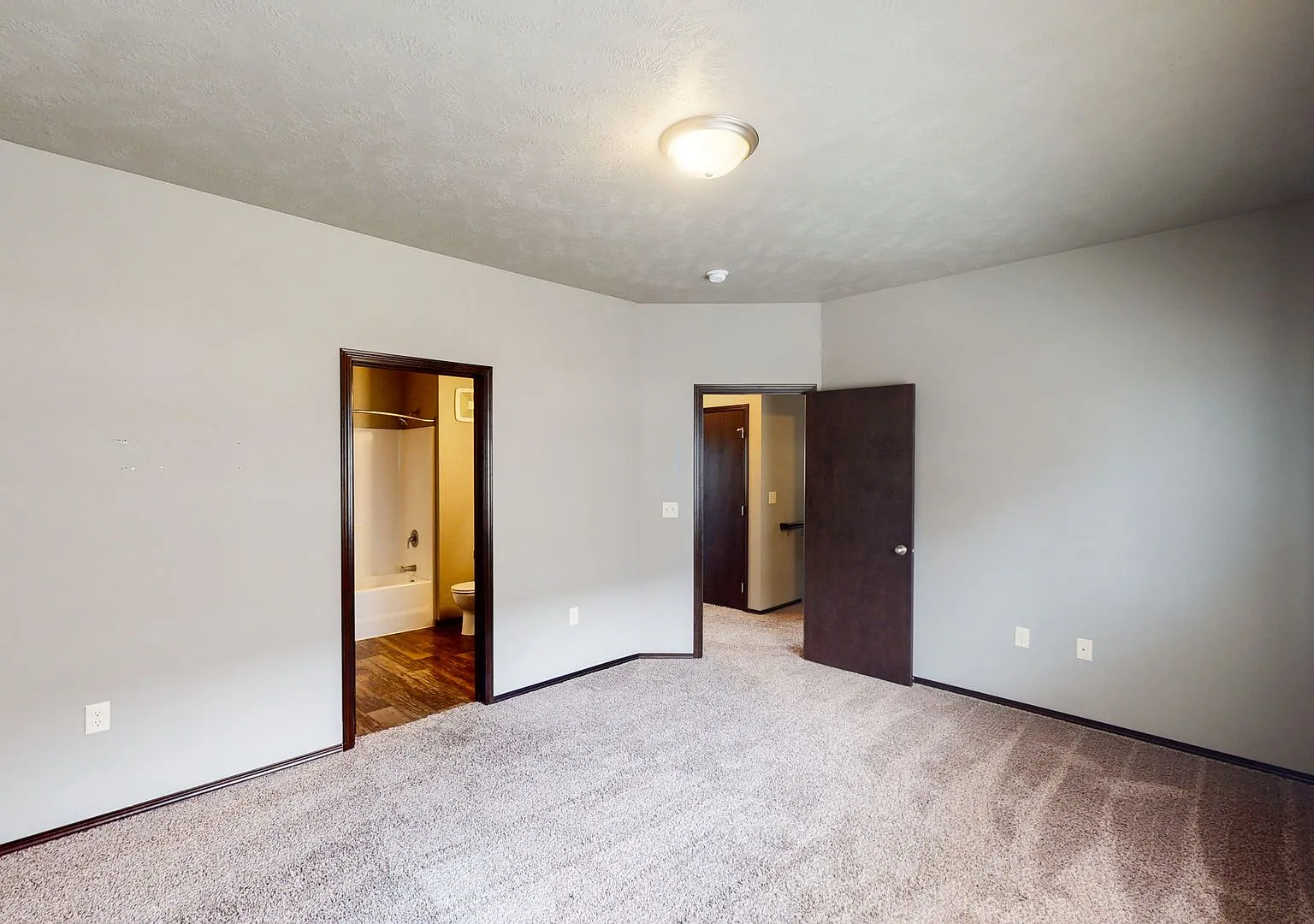3 bed, 1550 sqft, $1,850 — Photo 1