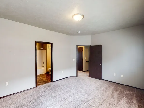 1506 Juneau Pl SE, Orange City, IA