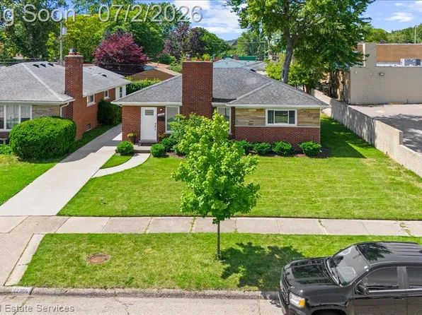 22306 Rosedale St, Saint Clair Shores, MI 48080