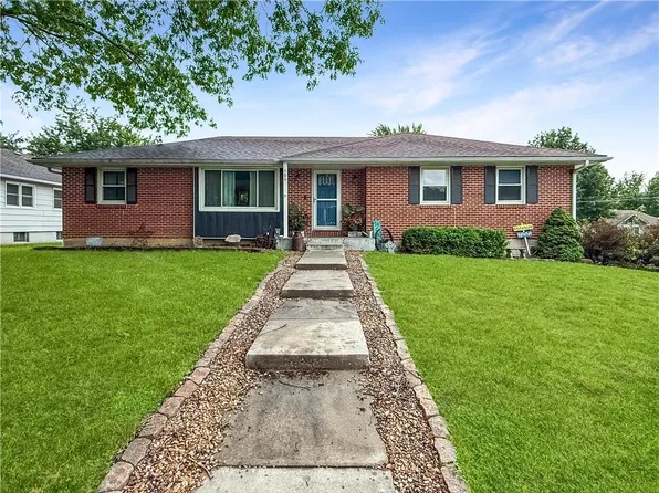 500 W 33rd St, Higginsville, MO 64037