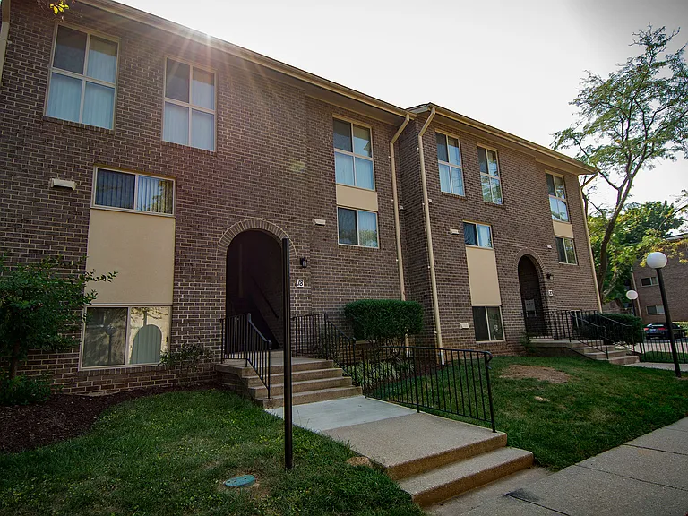 Maplewood Villas Apartments Building Exterior 25