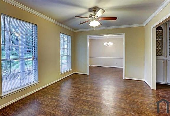 4th image of 8023 Oak Moss Dr