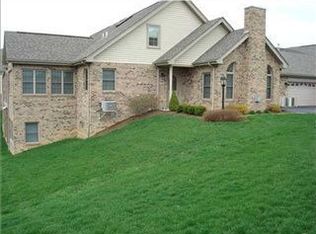 7011 Berringer Ct, Coraopolis, PA