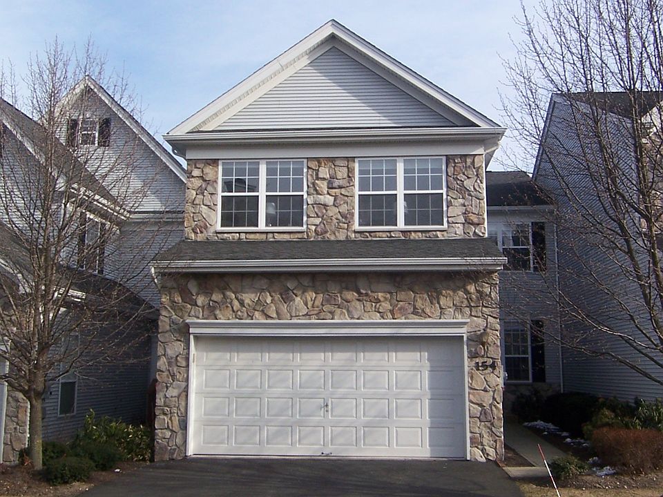 LARGE LUXURY TOWNHOME