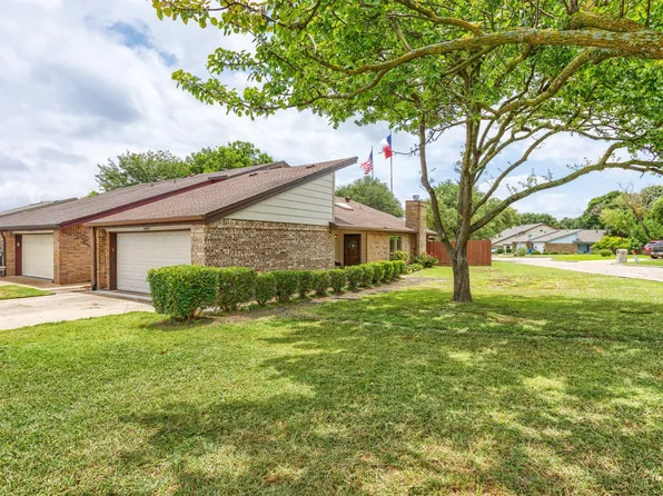 6610 Ports O Call Dr, Rowlett, TX 75088