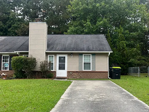 220 Live Oak Ct Photo 1