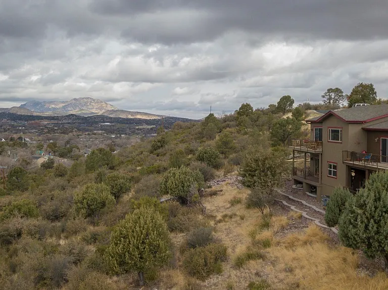 210 Jacob Ln — Photo 6