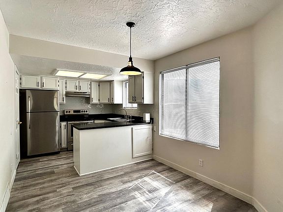 5th image of 709 W Jackson Park Pl