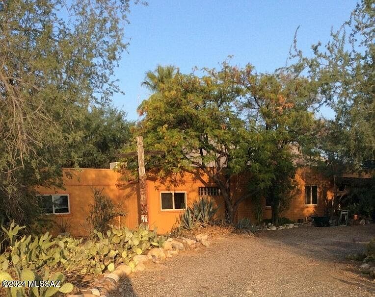 1st image of 1120 W Calle Concordia