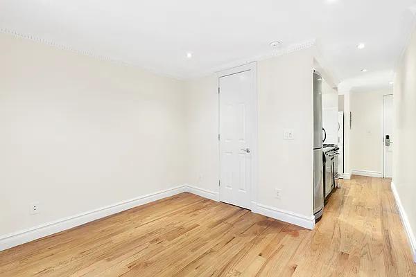 Rented by Cooper & Cooper Real Estate | media 4