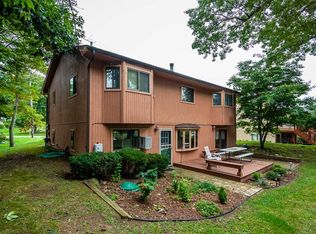 135 Claremont Cir, Brooklyn, MI 49230