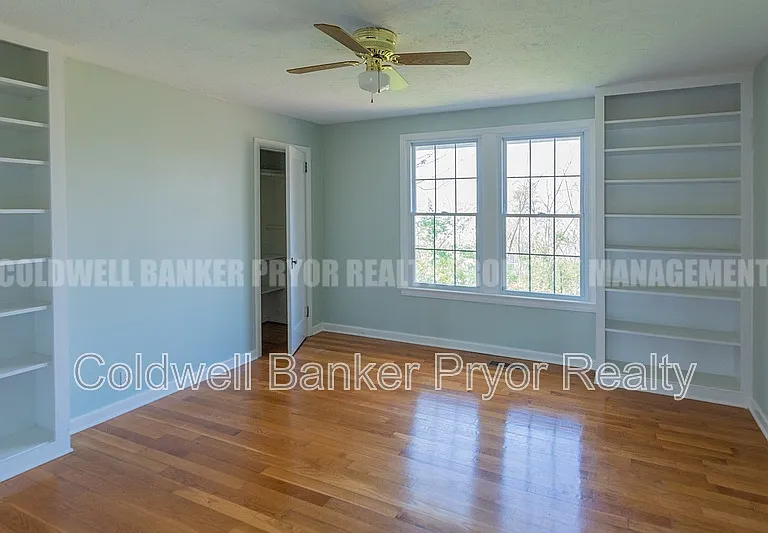 323 Walsh Rd — Photo 10
