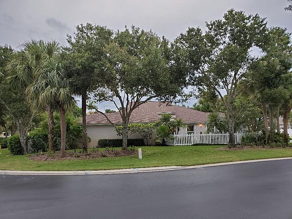 side view of home corner lot