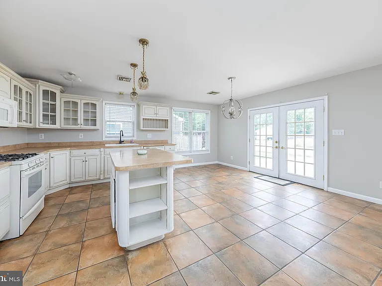 1304 Clearbrook Ave — Photo 2