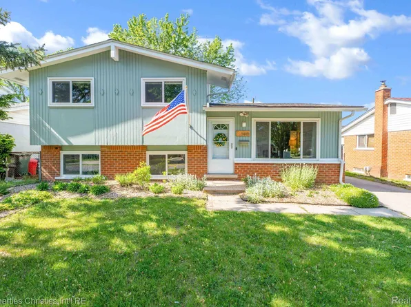 1418 W Elmwood Ave, Clawson, MI 48017