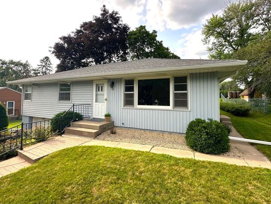 799 Rose Pl, Roseville, MN 55113