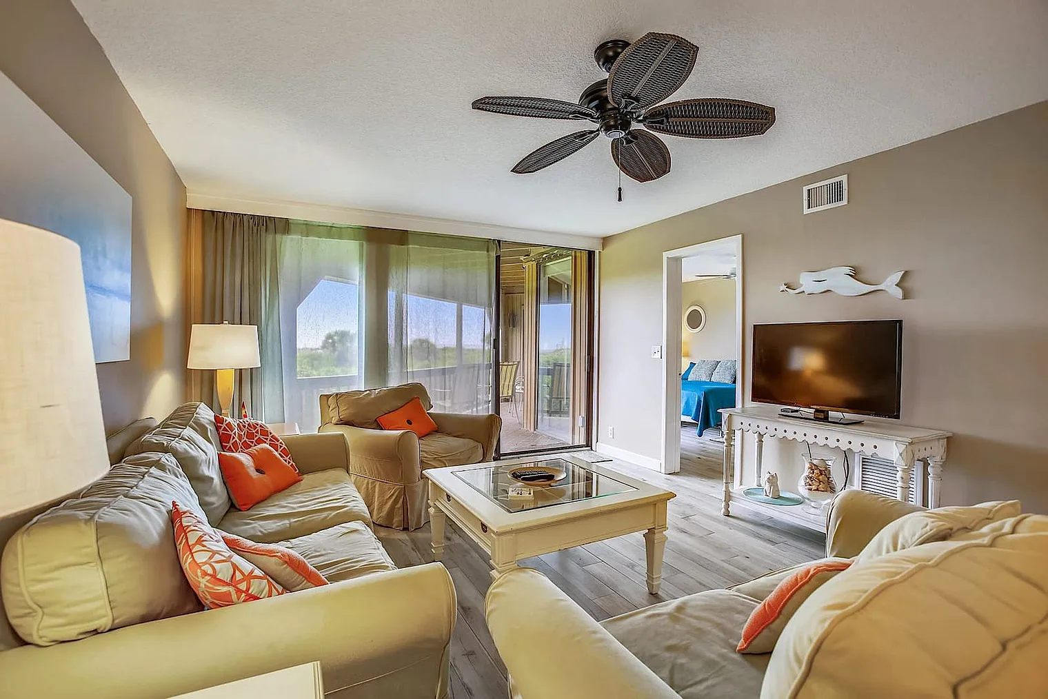 2 bed, 2.0 bath, 1076 sqft, $7,170 — Photo 2