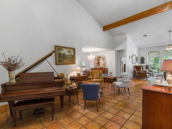 5th image of 602 Mills Pl
