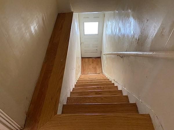 2nd image of 107 Franklin St Floor 2