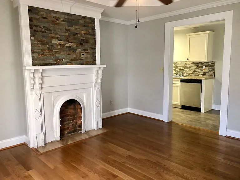 223 E Glendale Ave — Photo 2