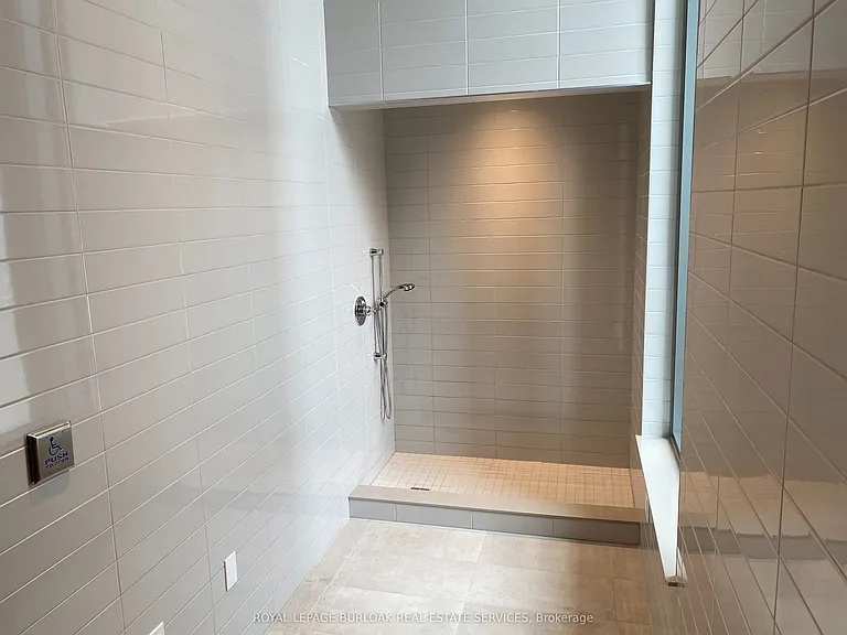 212 King William St E #423 — Photo 36