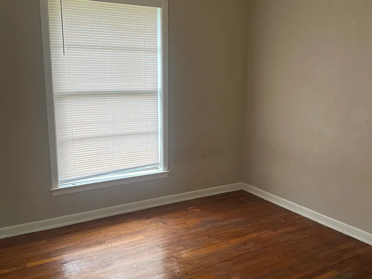 1212 N Hackberry Ave — Photo 10
