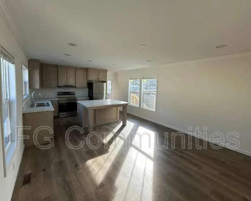 3 bed, 2.0 bath, $1,495 — Photo 3
