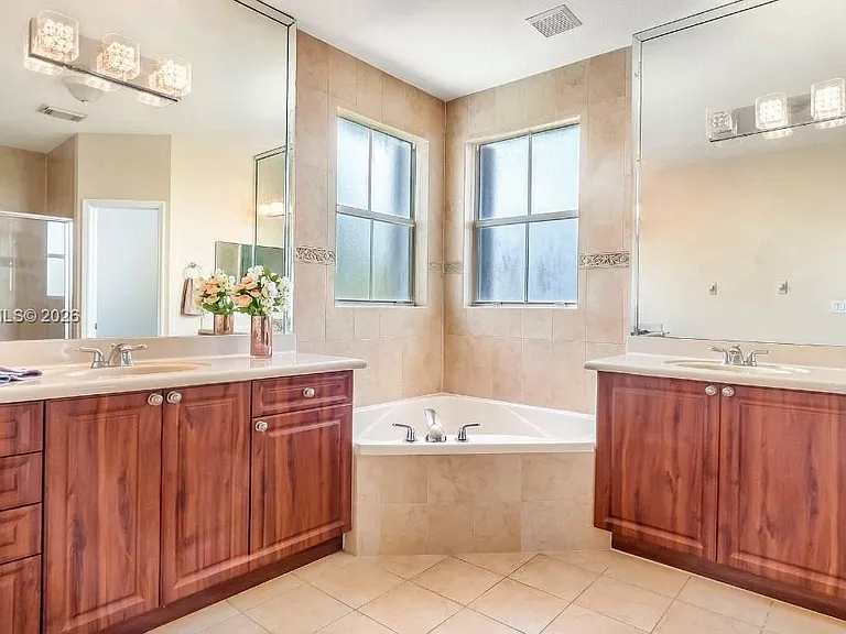 1421 SW 153rd Path — Photo 15