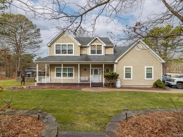 210 Weeks Avenue, Manorville, NY 11949