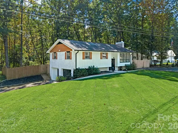 67 W Sweetbriar Ln, Etowah, NC 28729