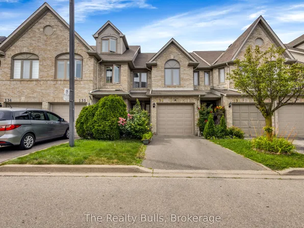 1292 Sherwood Mills Blvd #136, Mississauga, ON L5V 2G8