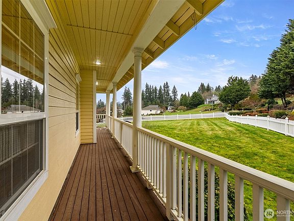 5th image of 4484 Benita Place NE